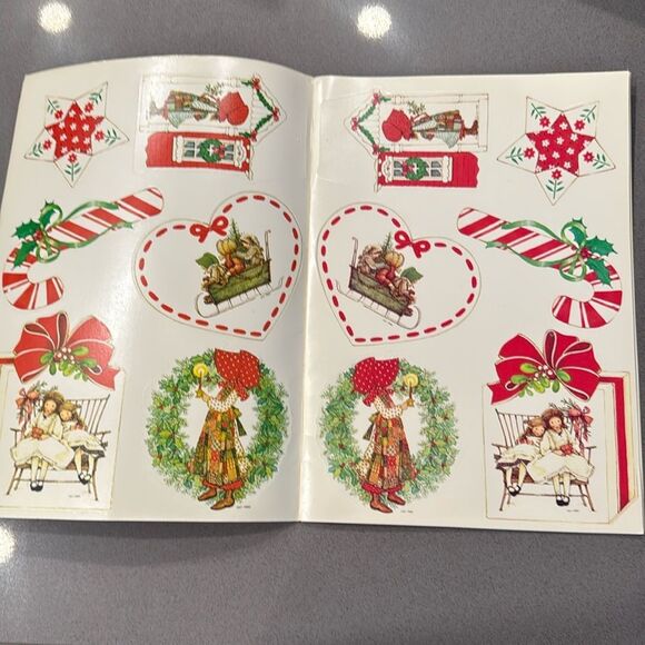 Vintage American Greetings Holly Hobbie Christmas Ornament Punch Out Book. - Picture 3 of 9